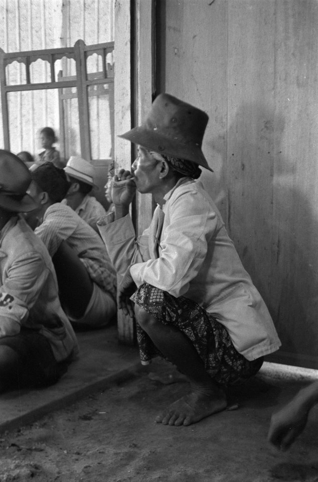 De door de T.N.I. gedwongen geevacueerde bevolking van Banjoe Biroe (Semarang se, Bestanddeelnr 424-5-4