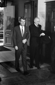De Amerikaanse minister van Justitie, Robert Kennedy bezoekt de Nederlandse rege, Bestanddeelnr 913-5664