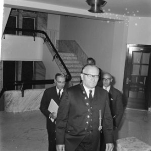 De afgetreden Wethouders, links Steinmetz en rechts Van t Hull, Bestanddeelnr 914-2690