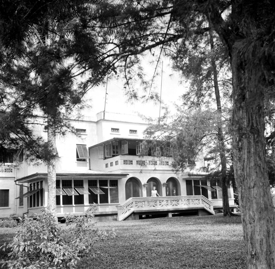 De directeurswoning, 'Casa Blanca', van de Surinmaase Bauxiet Maatschappij in Mo, Bestanddeelnr 252-6977