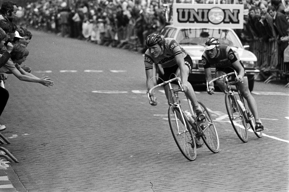 De Acht van Chaam Gerrie Knetemann en Van de Poel (Belgie) in actie, Bestanddeelnr 929-8344