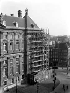De achterzijde van het Paleis op Dam te Amsterdam, hoek Nieuwsezijds Voorburgwal, Bestanddeelnr 189-0264