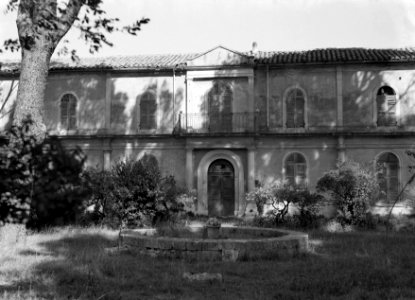 De binnenhof van het Cloître St. Paul in Saint-Remy, Bestanddeelnr 252-1828