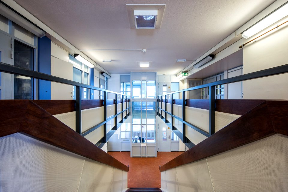 De Bijlmerbajes is opgebouwd uit woongroepen
