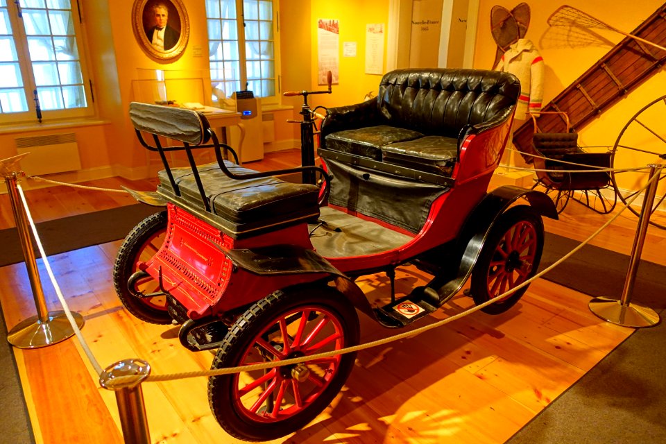 De Dion-Bouton automobile, France, between 1898 and 1902 - Château Ramezay - Montreal, Canada - DSC07602