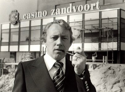 De directeur van het Casino te Zandvoort. Geschonken 1986 door United Photos de Boer bv. Identificatienummer 54-005747, NL-HlmNHA 54005747