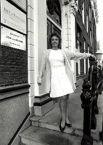 De Balletstudio van Lydia van Wooning aan de Nieuwe Gracht 74. Aangekocht in 1974 van United Photos de Boer bv. Negatiefnummer 38087 k 22. - Gepubliceerd in het Haarlems Dagblad van 06.05.19, NL-HlmNHA 54034032
