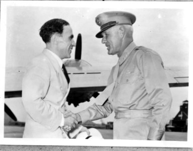 De Amerikaanse generaal George H. Brett (commandant US Caribbean Defense Command, Bestanddeelnr 934-9007
