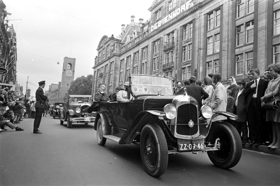 De auto's rijden door Amsterdam, Bestanddeelnr 921-7044
