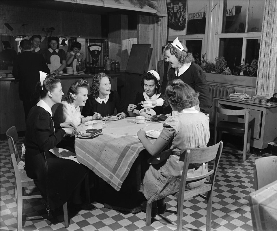 De Bijenkorf verkoopster, Bestanddeelnr 901-2319