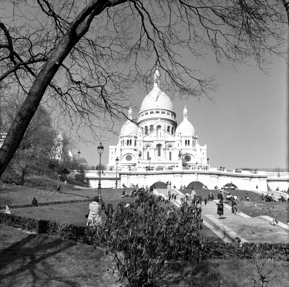 De Basilique du Sacré-Coeur op de heuvel Montmartre, Bestanddeelnr 254-0602
