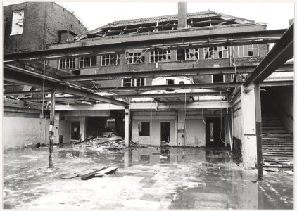 De afbraak van het voormalige gebouw van Damiatepers aan het Groot Heiligland 10. NL-HlmNHA 54010444