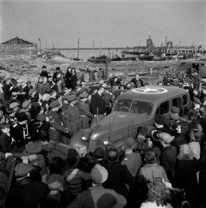 De auto van konining Wilhemina bij de haven van Breskens, Bestanddeelnr 900-4020 photo