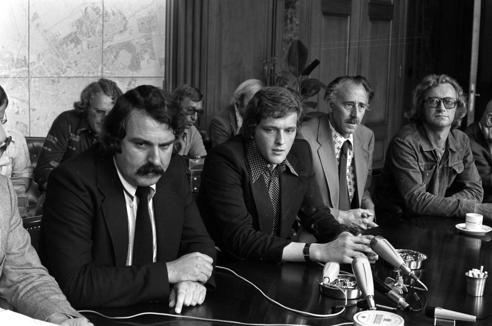 De actieleider Van Laak bij burgemeester Van der Louw, Bestanddeelnr 928-1221