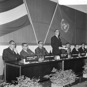 De Amsterdamse burgemeester Gijsbert van Hall voert het woord, Bestanddeelnr 919-6063