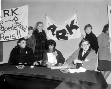 De Anti Rassendiscriminatie Klub heeft twee leden naar Amerika gestuurd om petit, Bestanddeelnr 917-2413