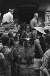 De door de T.N.I. gedwongen geevacueerde bevolking van Banjoe Biroe (Semarang se, Bestanddeelnr 424-3-2