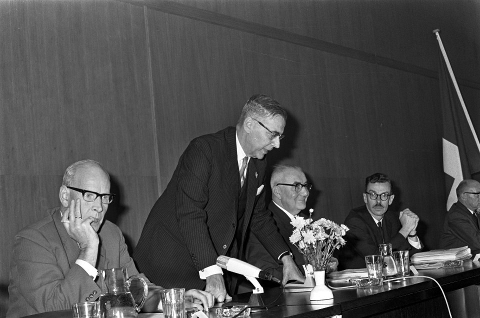 De Amsterdamse burgemeester Gijsbert van Hall aan het woord, Bestanddeelnr 919-6472
