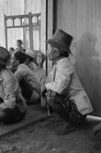De door de T.N.I. gedwongen geevacueerde bevolking van Banjoe Biroe (Semarang se, Bestanddeelnr 424-5-3