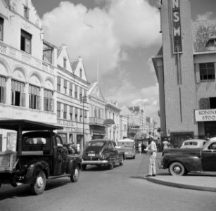 De Breedestraat in Willemstad op Curaçao, gezien vanaf de Handelskade, Bestanddeelnr 252-7295