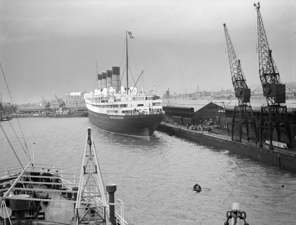 De Aquitania in de haven van Southampton, Bestanddeelnr 191-0281