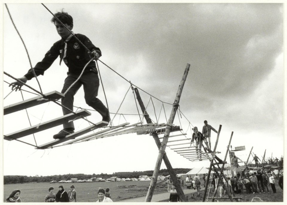 De Haarlemse Jamborette in het Recreatiegebied Spaarnwoude, komt in het Guinness Book of Records met een touwbrug van 546 mtr. en 12 cm. NL-HlmNHA 54020876