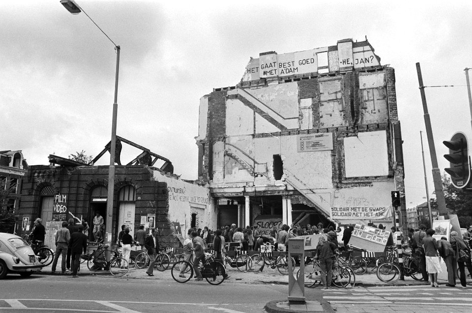 De Grote Wetering in Amsterdam tijdens de krakersmanifestatie, Bestanddeelnr 931-6493