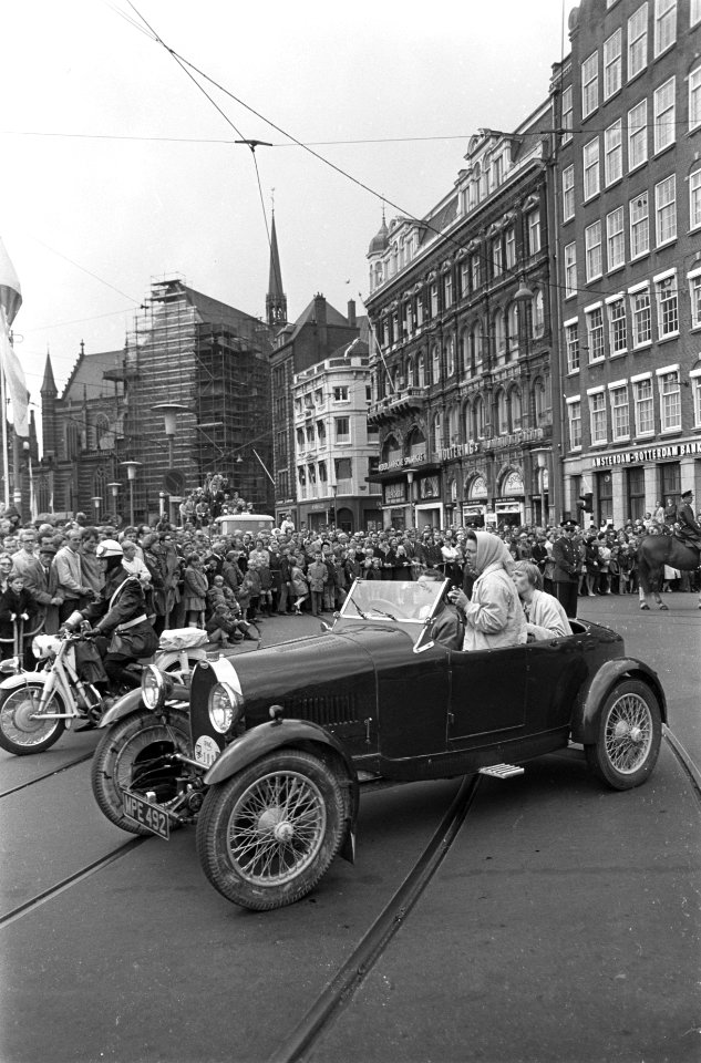 De auto's rijden op de Dam, Bestanddeelnr 921-7042