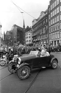 De auto's rijden op de Dam, Bestanddeelnr 921-7042