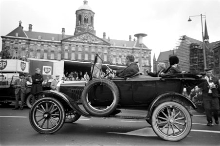 De auto's rijden op de Dam, Bestanddeelnr 921-7045