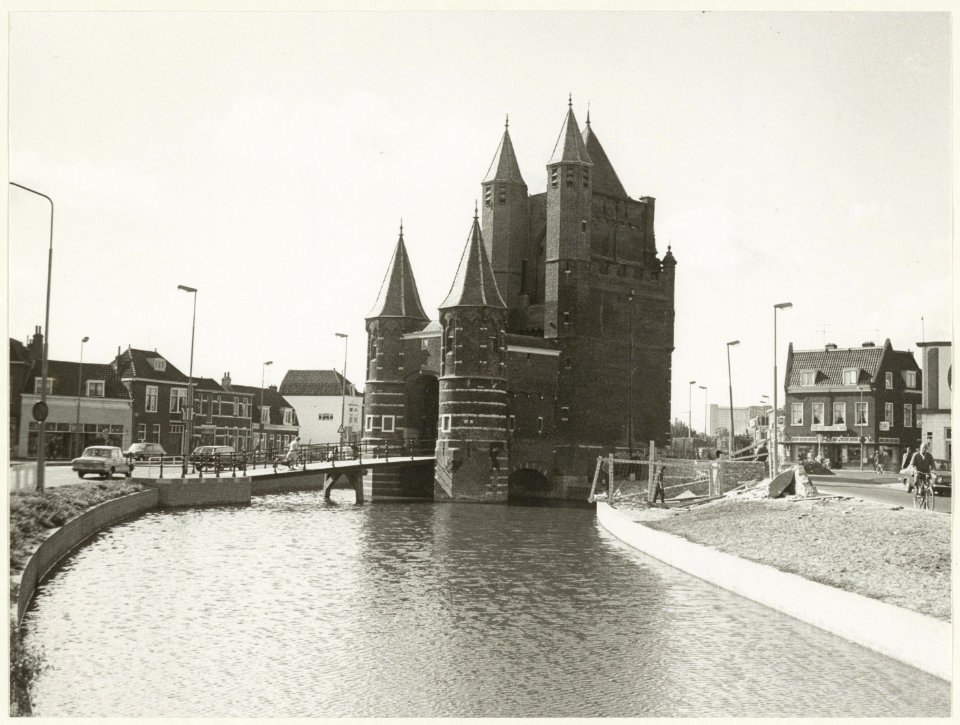 De Amsterdamse Poort, ziende naar het zuiden. NL-HlmNHA 54013943