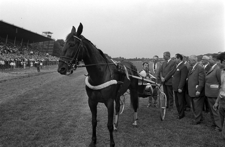 De Fransman J.Roussel wint met het paard Tatusca d'Avril, Bestanddeelnr 923-6324, 923-6325, 923-6326