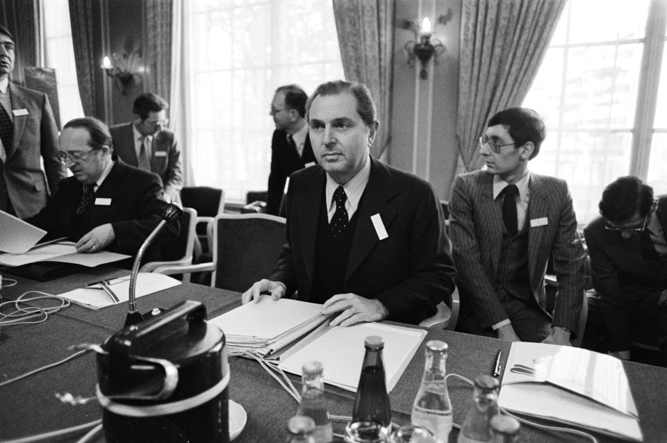 De Franse minister voor milieuzaken D'Ornano bij het begin van de vergadering, Bestanddeelnr 931-2853