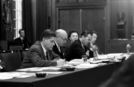 De Amsterdamse Gemeenteraad bijeen, de KVP-fractie, vln Brinkgreve, Burger, Ro, Bestanddeelnr 914-6004