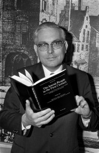 De auteur met zijn boek, Bestanddeelnr 926-9754