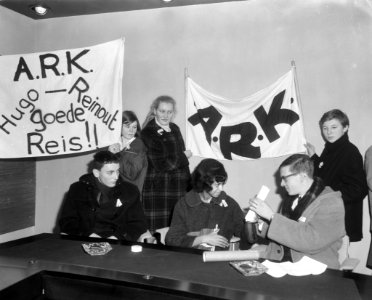 De Anti Rassendiscriminatie Klub heeft twee leden naar Amerika gestuurd om petit, Bestanddeelnr 917-2412