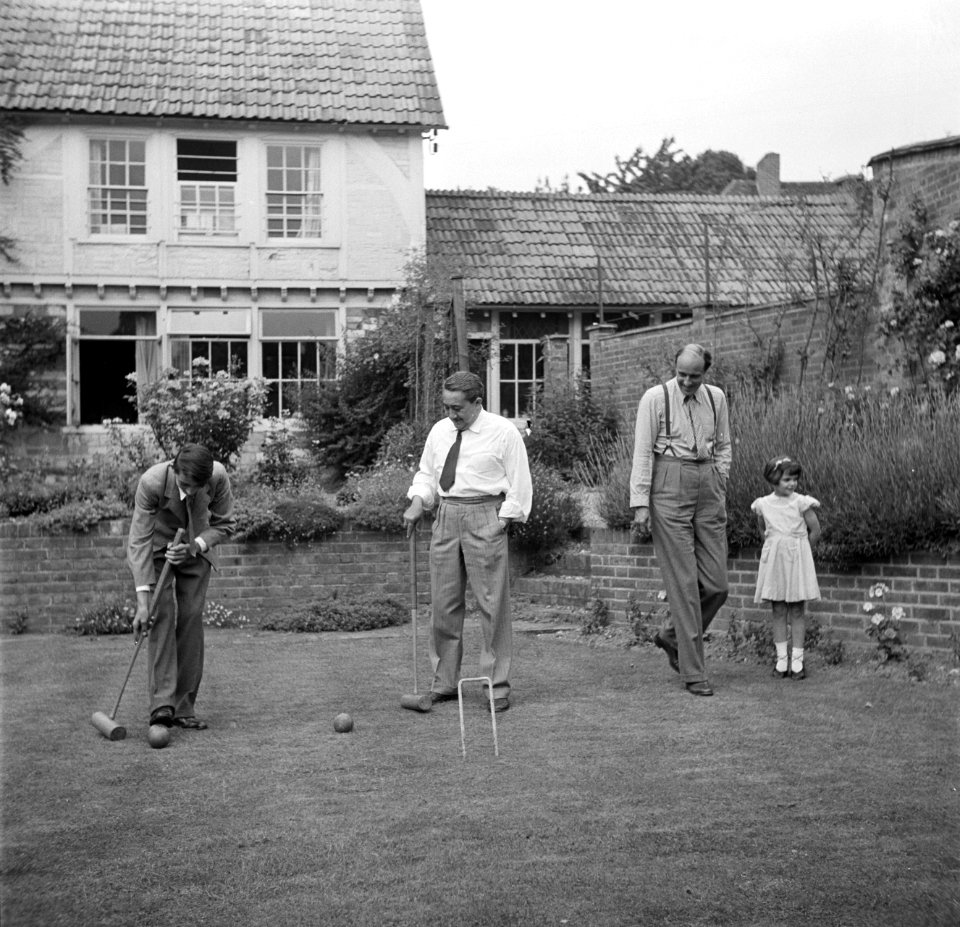 De familie Martineau in de tuin van de Old Lodge in Terlow (Buckinghamshire) bij, Bestanddeelnr 254-2894