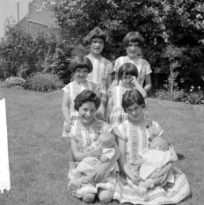 De familie Z Ruijtenburg-Witte uit Axel bestaat uit dertien kinderen en vier tw, Bestanddeelnr 913-9973