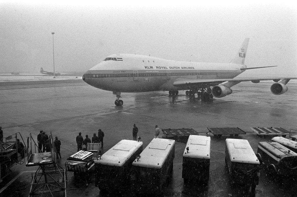 De gekaapte Jumbo is terugekeerd op Schiphol, Bestanddeelnr 926-8612