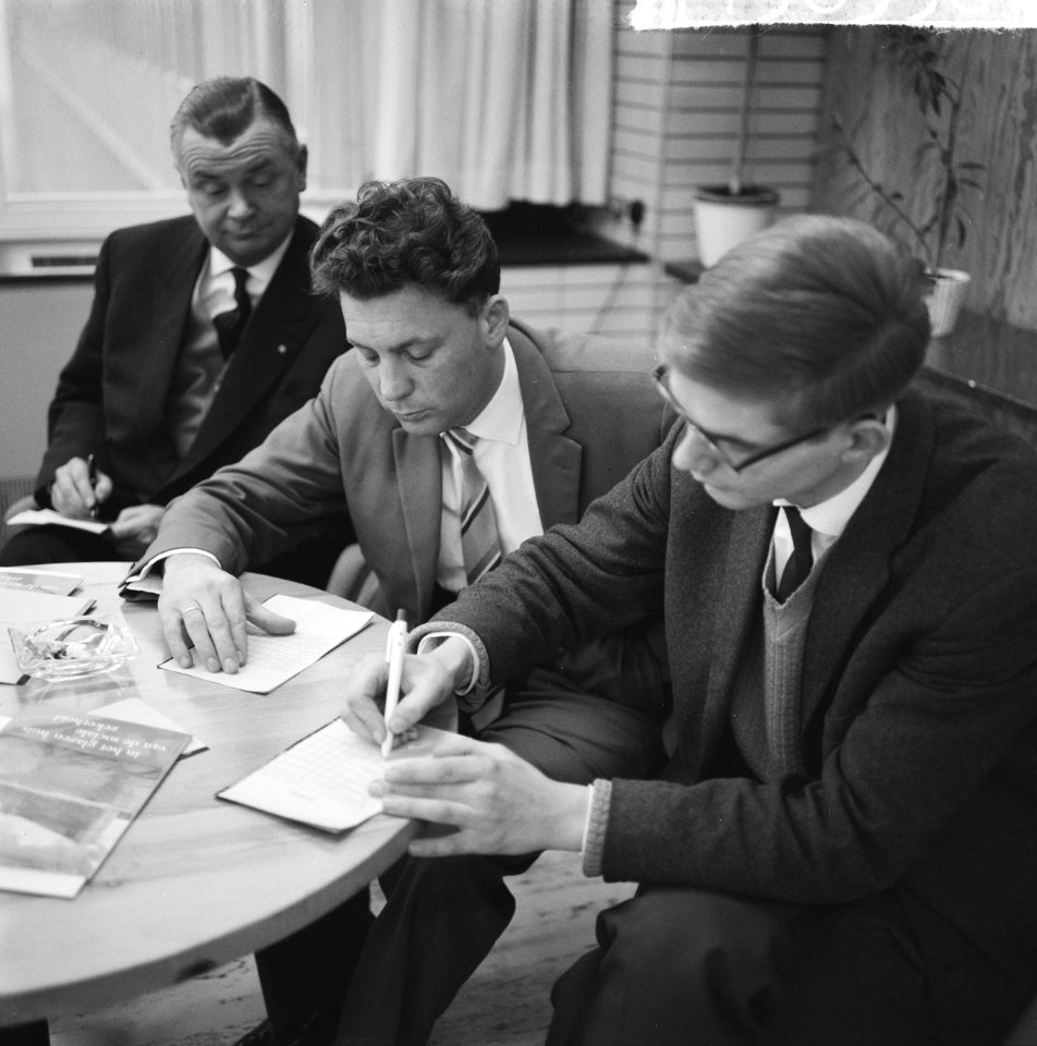 De GAK-zeskamp te Amsterdam Bouwmeester en F Kuypers, Bestanddeelnr 915-8358