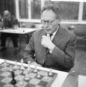De GAK-zeskamp te Amsterdam Dr ir M M Botwinnik, Bestanddeelnr 915-8351