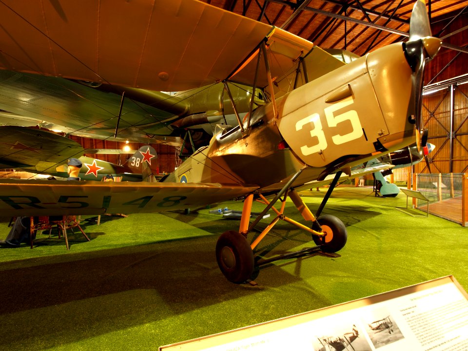 De Havilland DH-82A Tiger Moth MkII, R-5148 pic1