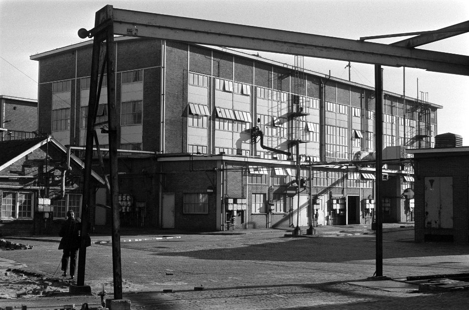 De fabriek van Philips Duphar aan Hemdijk in Amsterdam is dichtgemetseld wegens , Bestanddeelnr 925-0855