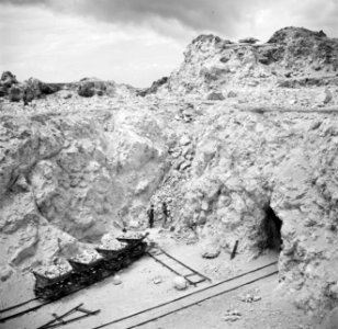 De fosfaatmijn van het bedrijf Curaçao bij de Tafelberg op Curaçao, Bestanddeelnr 252-7414
