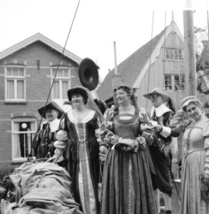 De fa. Visser binnenvaartrederij in de Rijp, begon 300 jaar geleden geregelde di, Bestanddeelnr 917-7414
