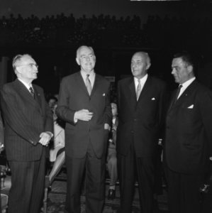 De Europese Beweging in Nederland W Drees, Dean Acheson, dr S Mansholt en mi, Bestanddeelnr 915-5422