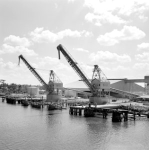De fabriek van de Billiton Maatschappij aan de Surinamerivier in Suriname, gezie, Bestanddeelnr 252-2140