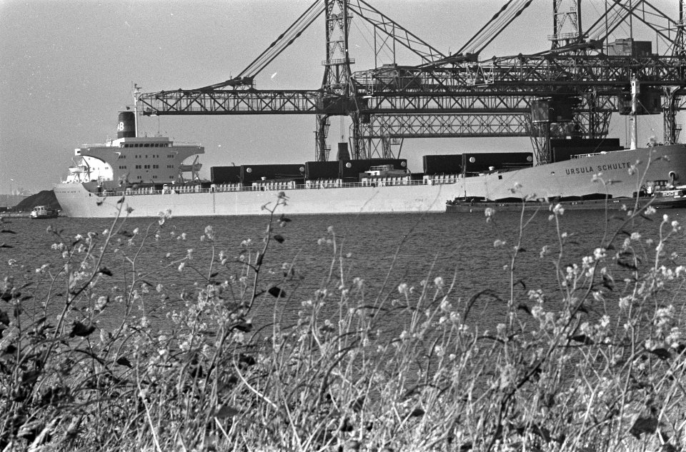 De ertstanker Ursula Schulte in de Westhaven, Bestanddeelnr 920-4445