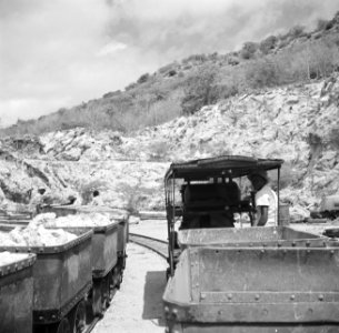 De fosfaatmijn van het bedrijf Curaçao bij de Tafelberg op Curaçao, Bestanddeelnr 252-7417