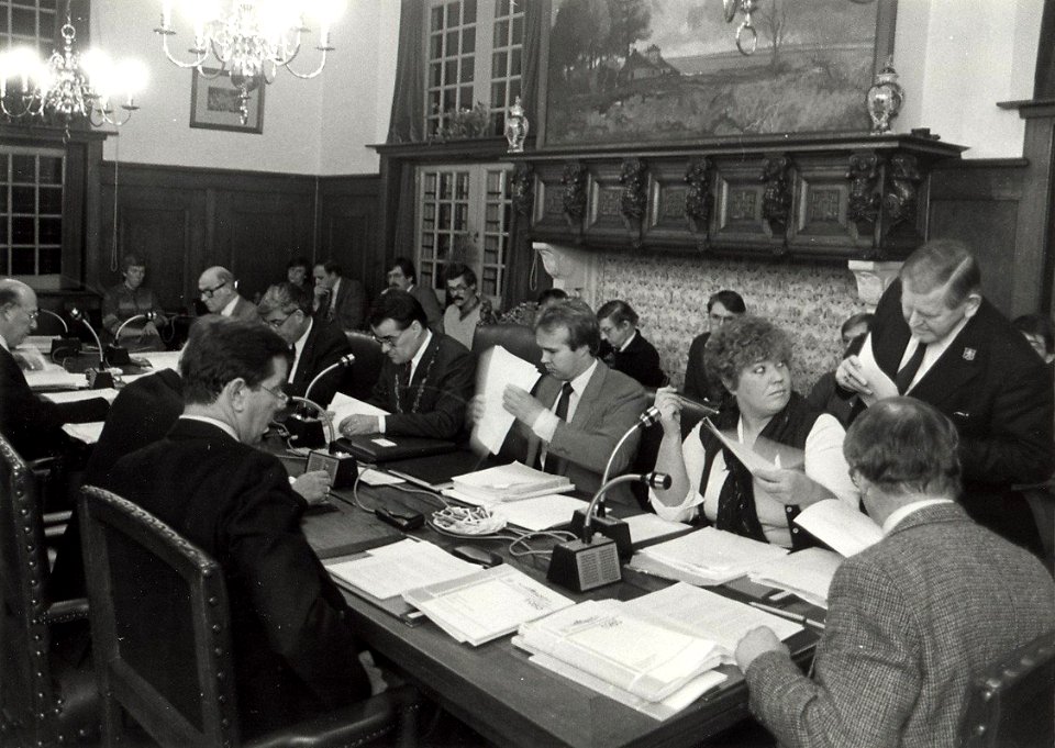 De gemeenteraad van Haarlemmerliede en Spaarnwoude in begrotingsvergadering bijeen in het gemeentehuis te Halfweg. Aangekocht in 1985 van United Photos de Boer bv. - Negatiefnummer 24718 k 5, NL-HlmNHA 1478 25900 K 38